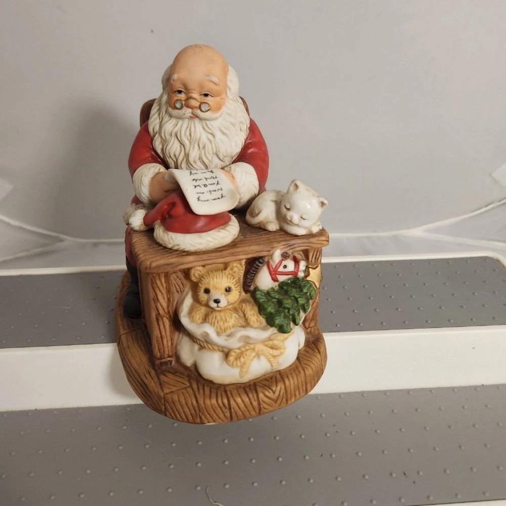 VTG Homco # 5601 Santa Checking His List Figurine Ceramic Kitten Cat Christmas